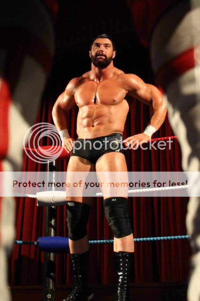 IMAGE: http://i541.photobucket.com/albums/gg368/eddiston/april%202009/108B_filtered.jpg