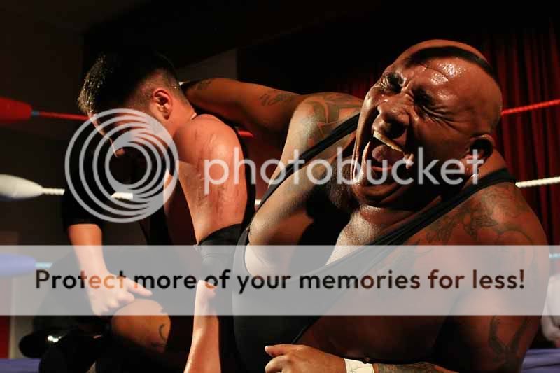 IMAGE: http://i541.photobucket.com/albums/gg368/eddiston/april%202009/364_filtered.jpg